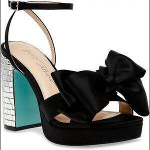 BETSEY JOHNSON MADDY NEW IN BOX SIZE 7M